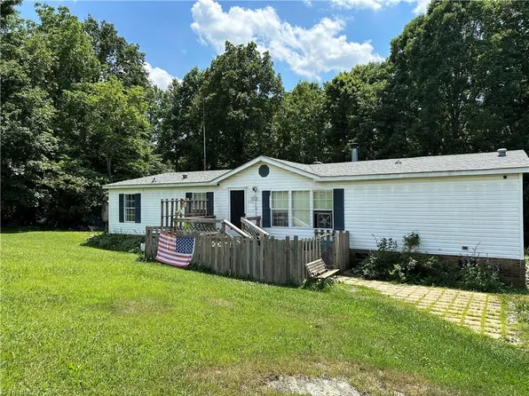 234 Amos Ln, Mount Airy, NC 27030