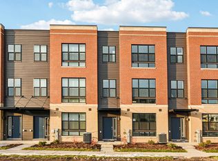 302 Summit Cir, Lombard, IL 60148