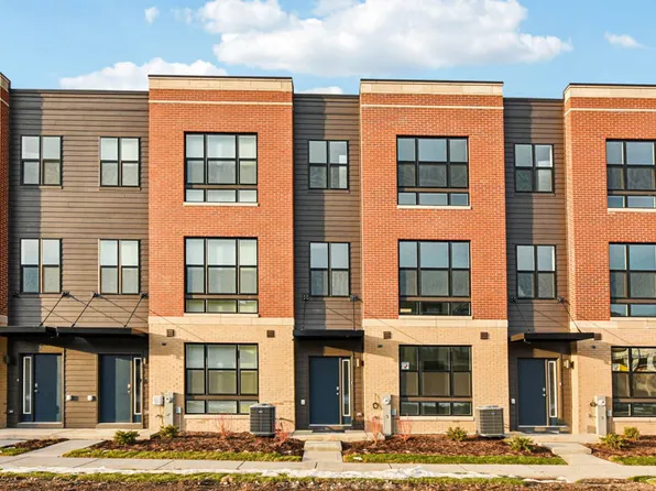 302 Summit Cir, Lombard, IL 60148