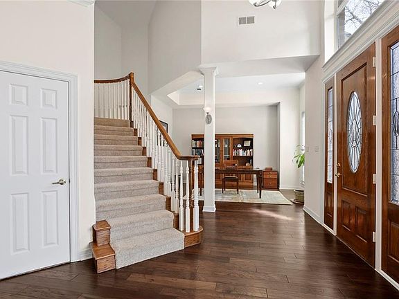 3rd image of 3045 Woodhollow Dr