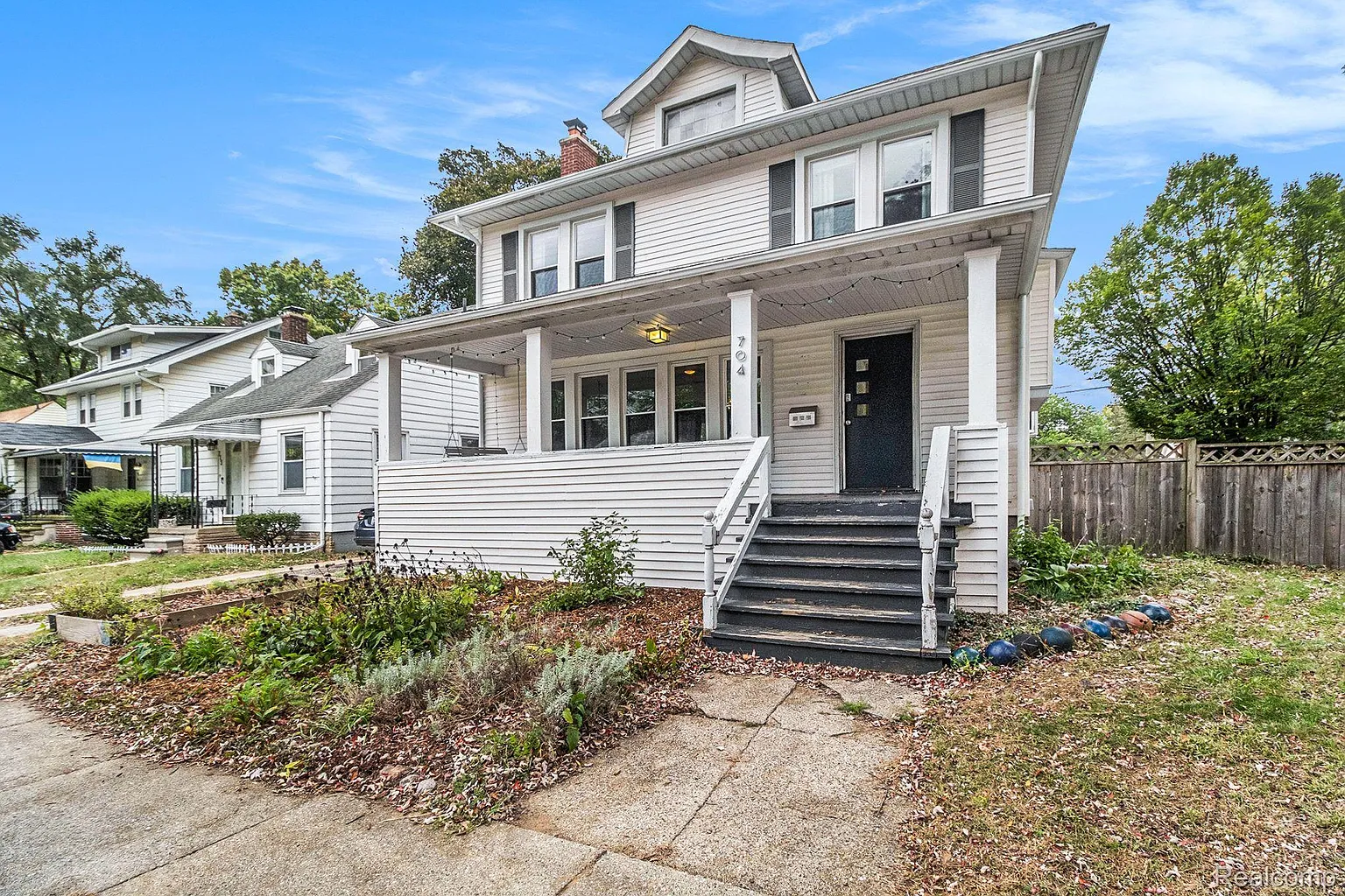 704 Albany St photo 1