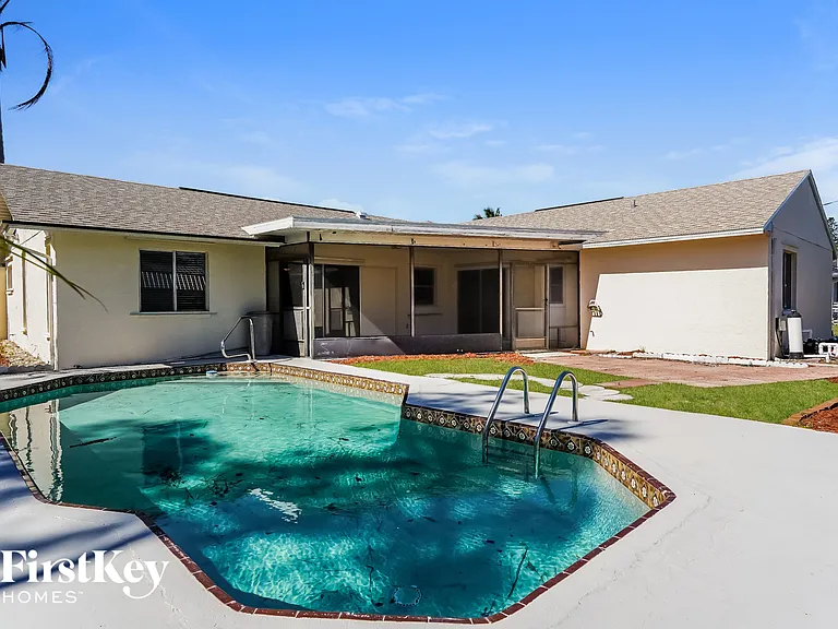 18185 Dupont Dr — Photo 14