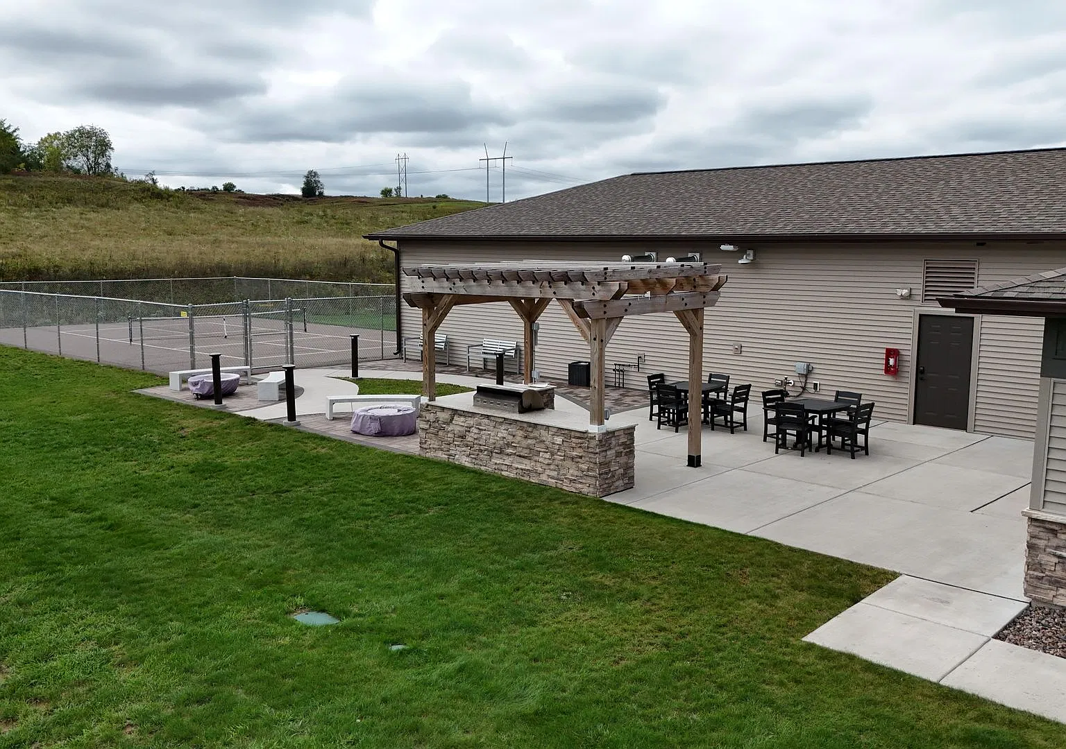 SCS Eau Claire Apartment Community — Photo 1