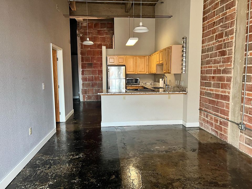1st image of 321 W 7th St APT 601