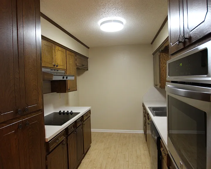 800 Rhodes Dr — Photo 11