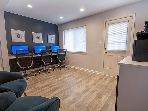 BRAND NEW Business Center with PCs and Wireless Printing