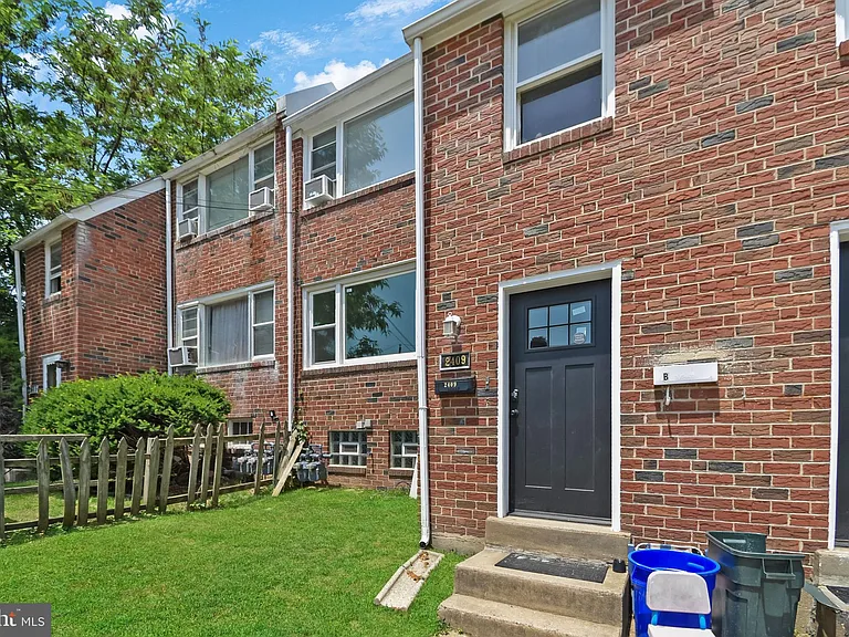 2409 Manor Rd #1 — Photo 8