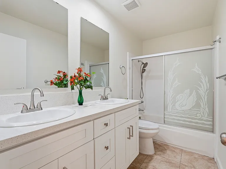 10432 Larwin Ave — Photo 16