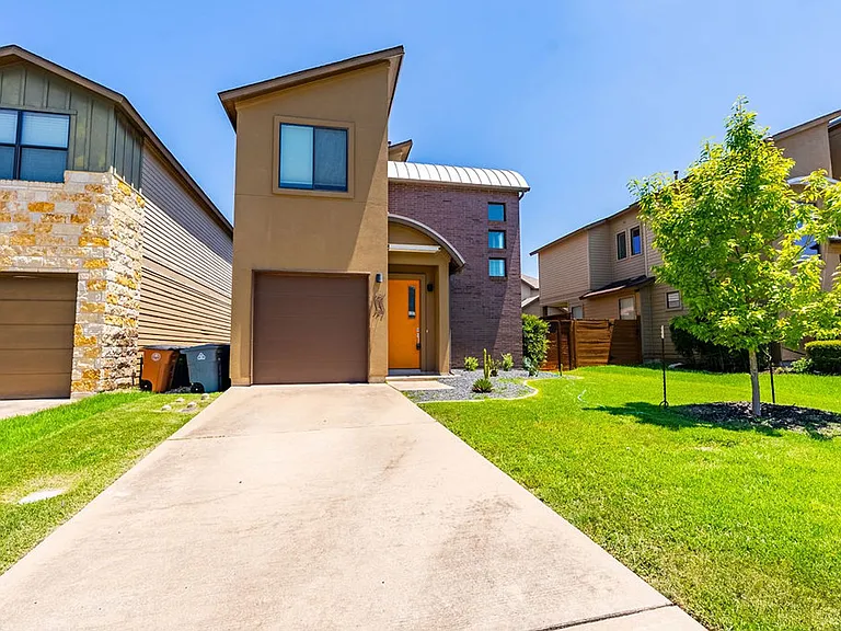 3107 Corbin Ln — Photo 1