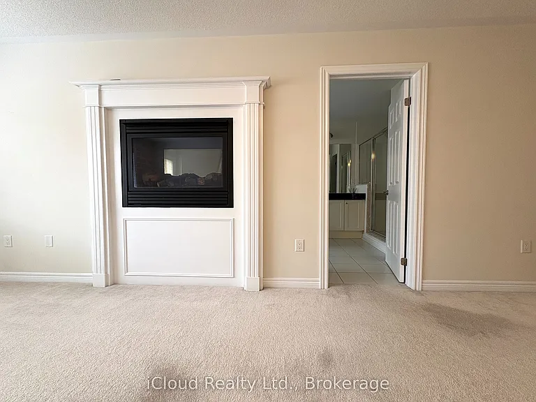 2466 Village Cmn — Photo 37