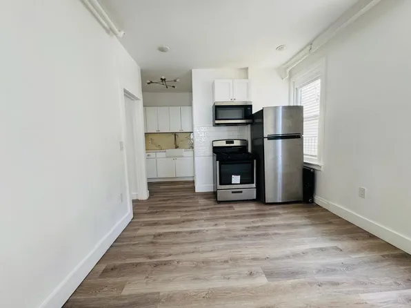 97 Woodlawn Avenue image 1 of 8