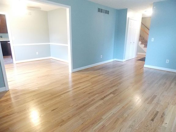 5th image of 528 Scarborough Dr
