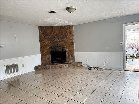 3rd image of 122 Park Ridge Court