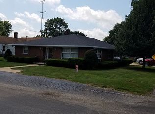 402 Sunset Dr, Heyworth, IL