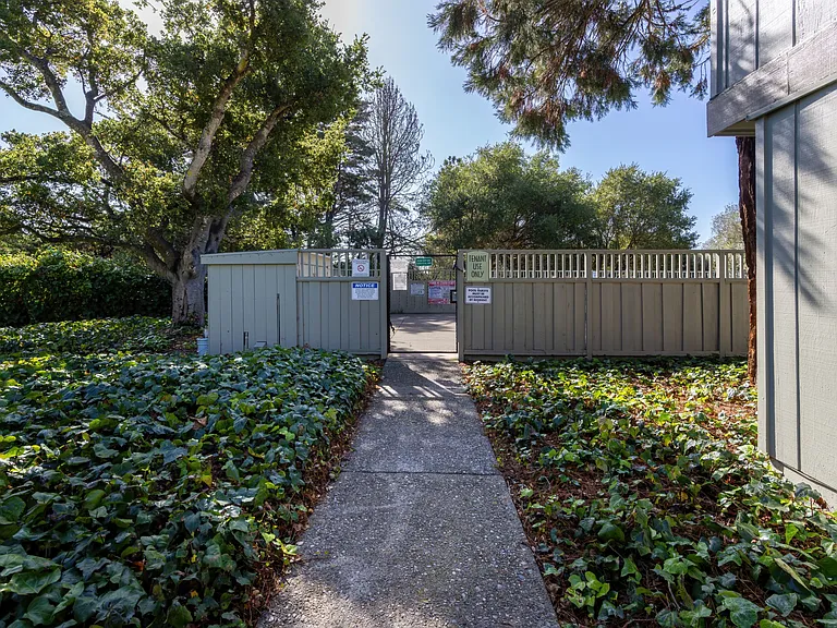 Rosedale Apartments — Photo 14