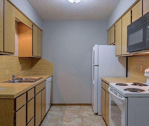 5th image of 10829 Blondo St APT 27