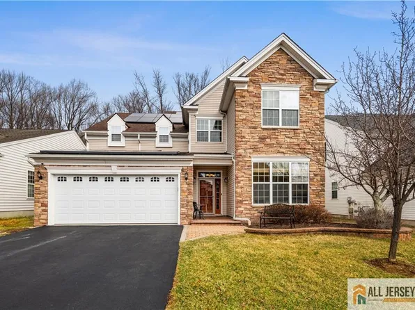 53 Andover Dr, Kendall Park, NJ 08824