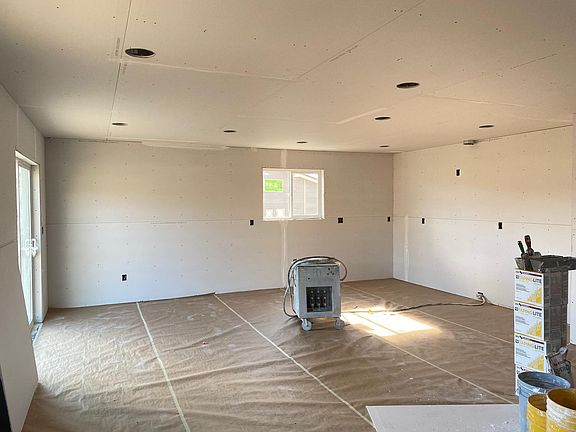 4th image of 1095 S Nevada Ave