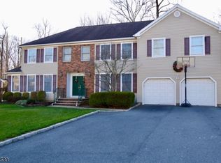 7 Birchwood Ct, East Hanover, NJ 07936