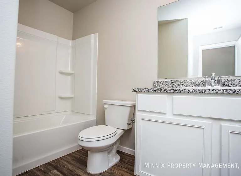 2113 N Jayton Ave #B — Photo 32