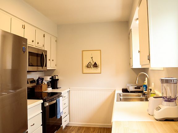5th image of 4115 Wright St APT 2