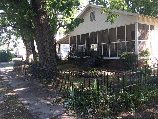1st image of 418 Elm St