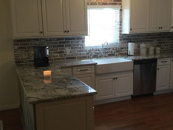 5th image of 3009 Catalina Dr