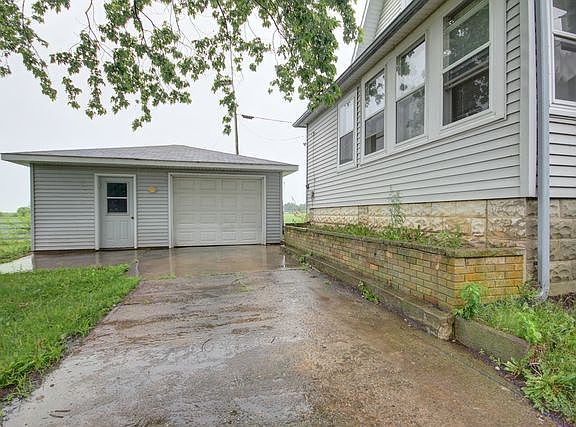 5th image of 325 E Garfield Ave