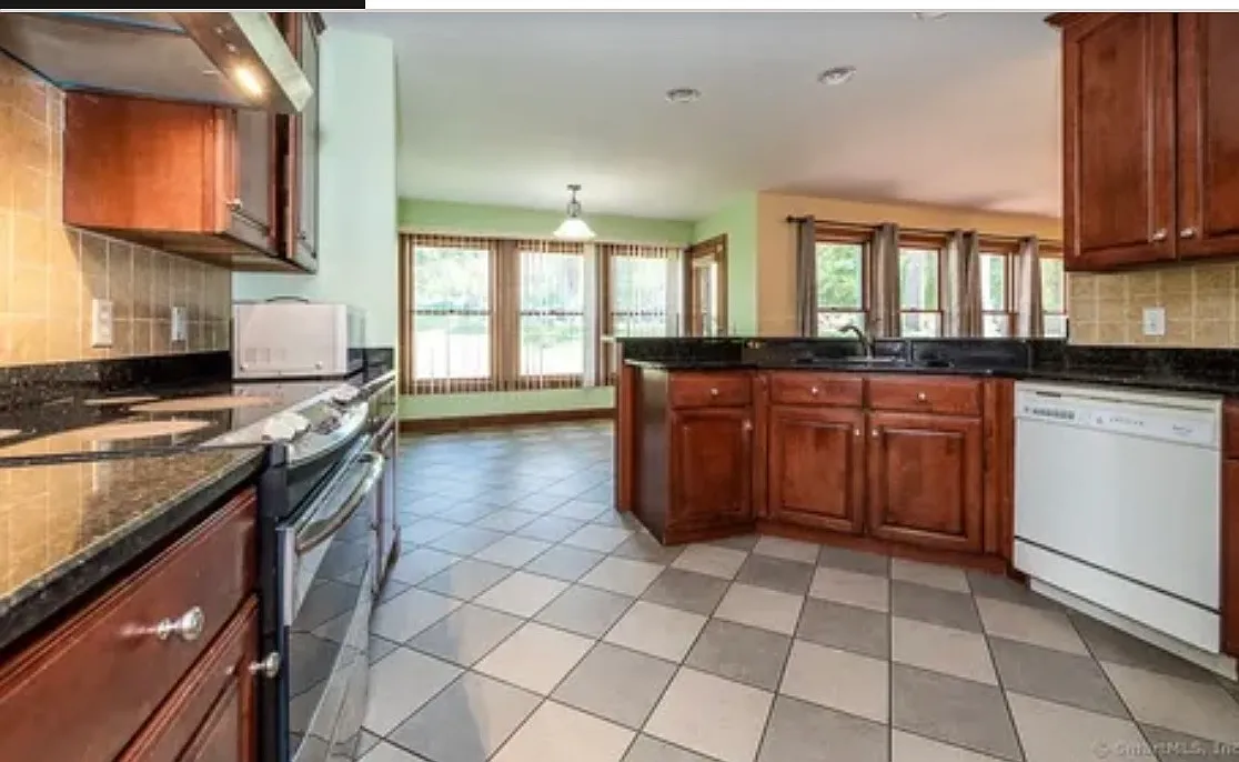 23 Giovanni Dr — Photo 3