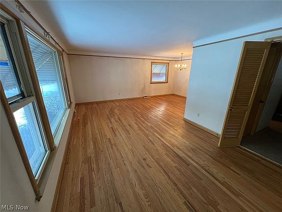 3rd image of 4440 Hillcroft Dr