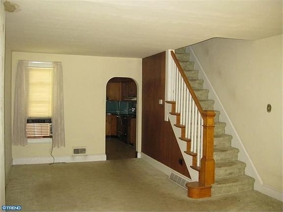 5th image of 320 Charles St