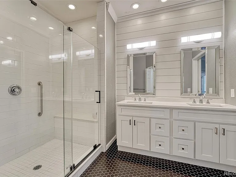 9885 Greensview Cir — Photo 24