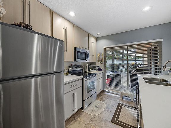 2nd image of 4704 Lakemont Ct