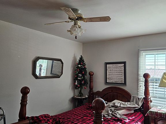 5th image of 211 Chambers St