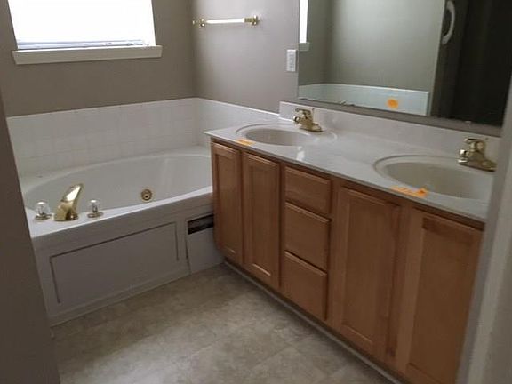 5th image of 7053 Village Oaks Dr