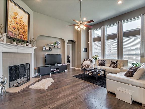 2nd image of 2381 Fountain Gate Dr