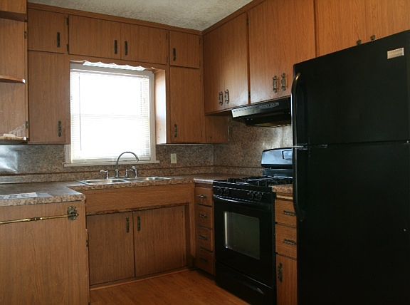 5th image of 353 9th Ave S