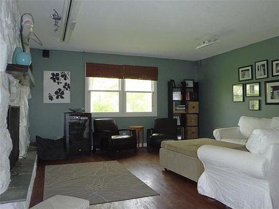 3rd image of 57 Sunnyridge Ln