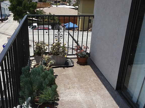 4th image of 2863 Broadway