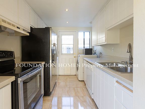 3rd image of 200 Rockport Way