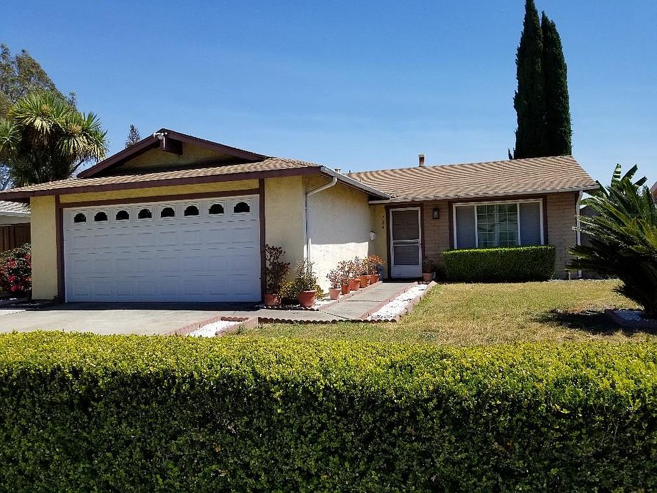 1st image of 724 Corinthia Dr