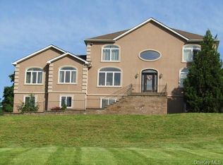 22 Vincenzo Ct, Middletown, NY 10940