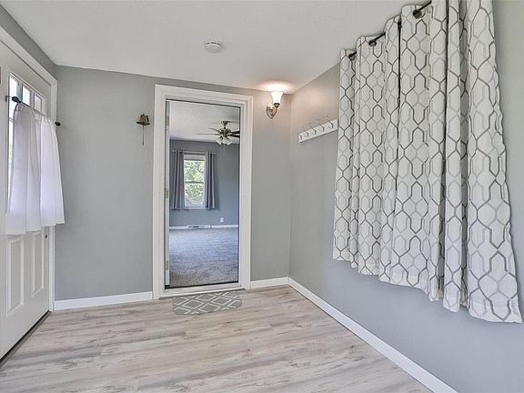 5th image of 819 Oakridge Dr