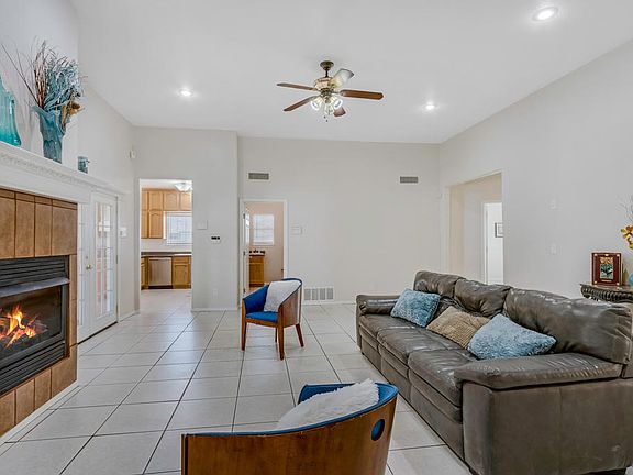 3rd image of 11421 Menlo Ave