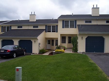 3rd image of 17 Pond Hill Ln