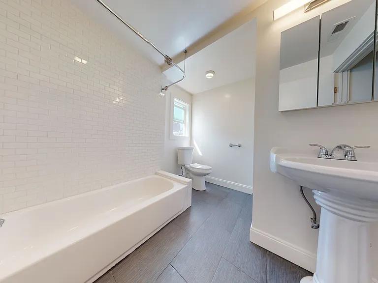 2323 Martin Luther King Jr Way — Photo 11