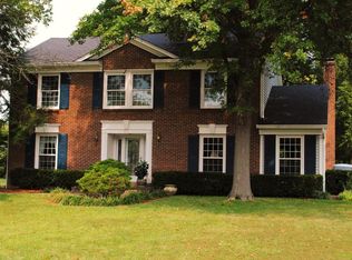 801 Scone Ct, Douglass Hills, KY 40243