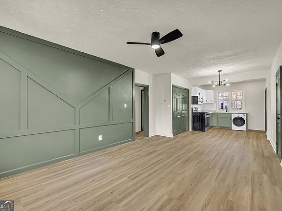 3rd image of 935 Baxter St APT 3