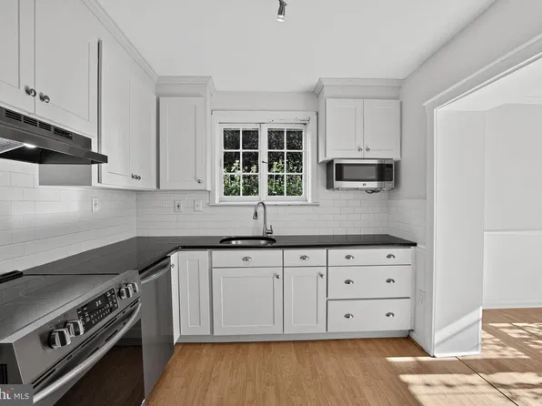 46 County Line Rd, Huntingdon Valley, PA 19006