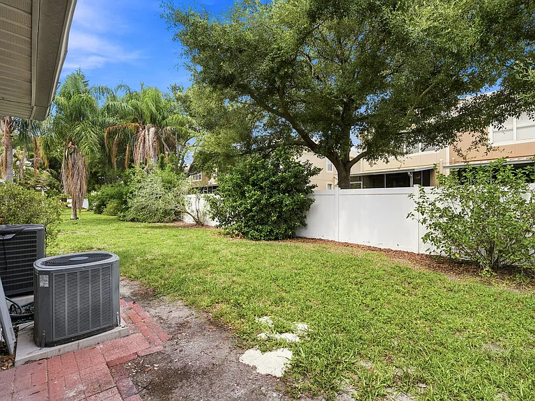 8511 J R Manor Dr — Photo 44